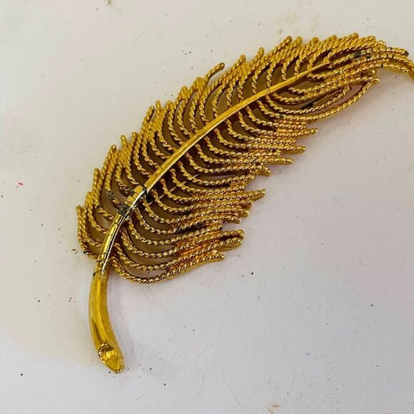 Vintage Signed Monet Feather Brooch Gold Tone Quill Metal 3 3/4" Long - Picture 10 of 10